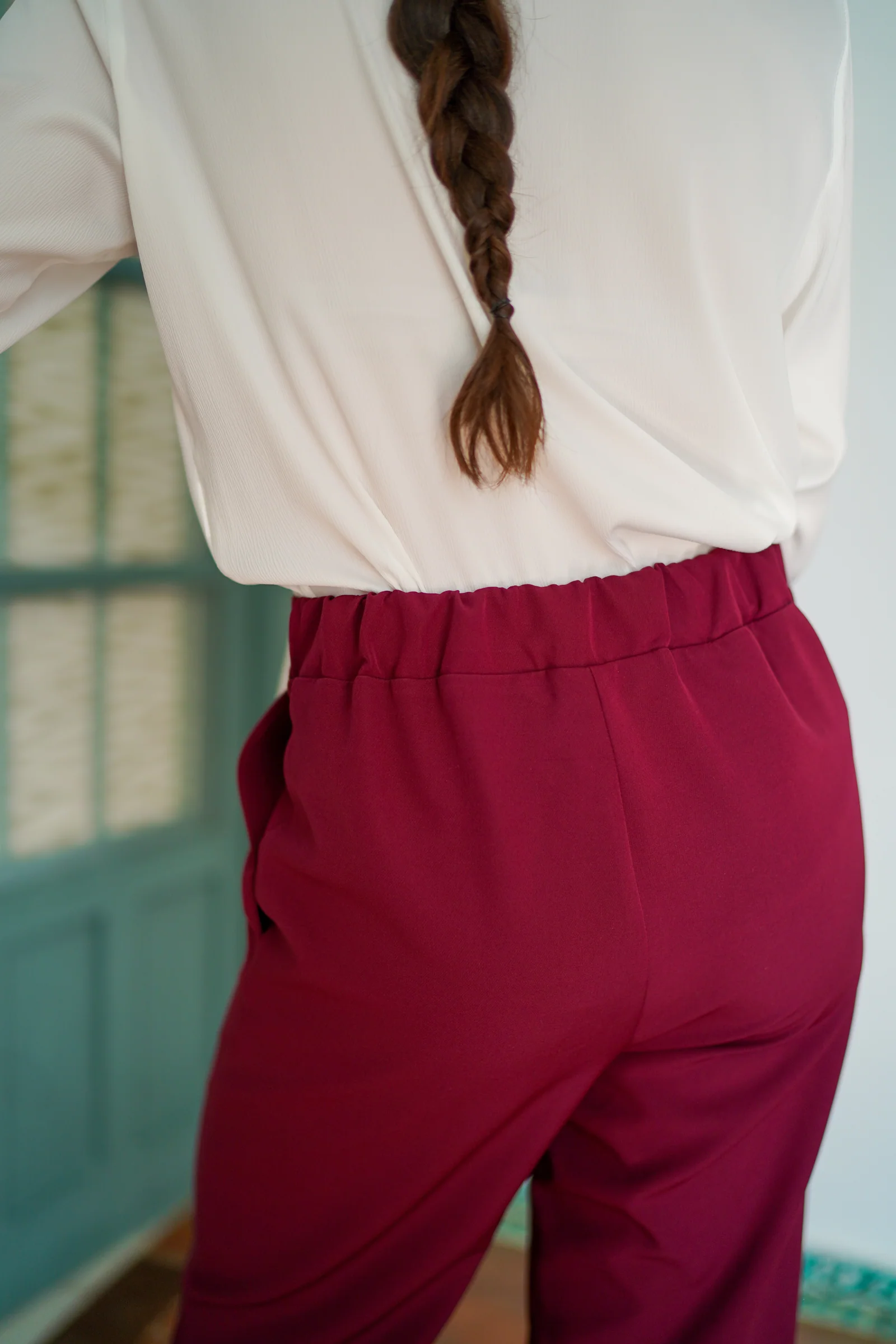 Pantalon cinturilla pico y goma liso - Imagen 3